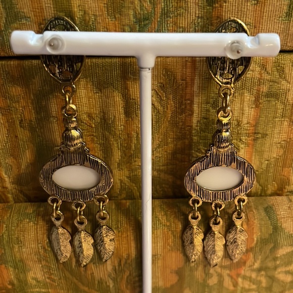 💜3/$10 Boho Flapper Filagree Drop Earrings - Picture 5 of 5
